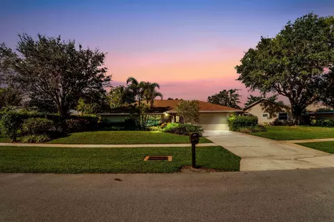 14110 Tecoma Dr, Wellington, FL 33414