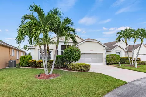 592 NW Cortina Ln, Port Saint Lucie, FL 34986