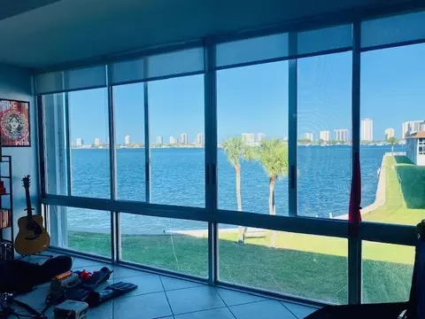 2936 Lake Shore Dr #308, Riviera Beach, FL 33404