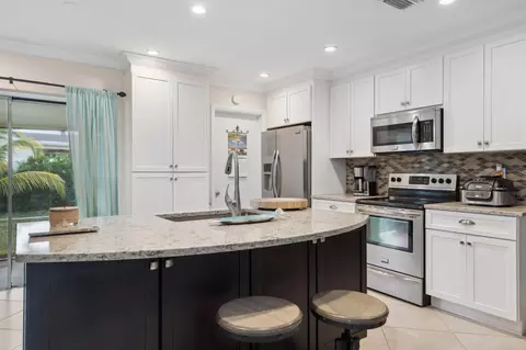 2720 SW 11th Ct, Boynton Beach, FL 33426
