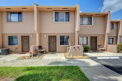 139 Sparrow Dr #2D, Royal Palm Beach, FL 33411