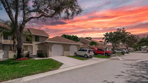 905 Maplewood Dr, Greenacres, FL 33415