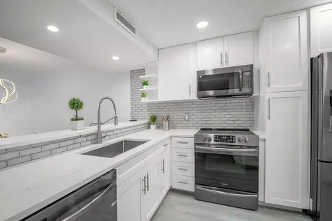3630 Whitehall Dr #301, West Palm Beach, FL 33401