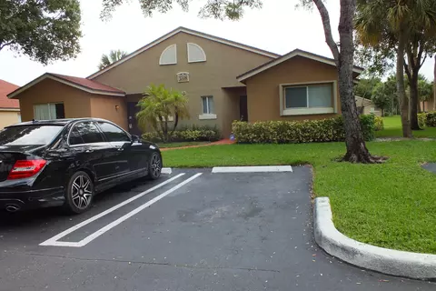 1008 Lake Victoria Dr #B, West Palm Beach, FL 33411