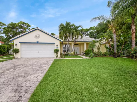 8289 SE Ketch Ct, Hobe Sound, FL 33455