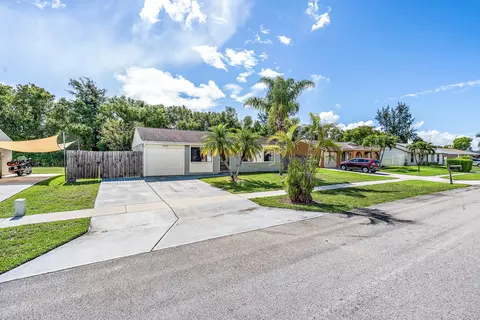 1444 Donwoods Ln, Royal Palm Beach, FL 33411