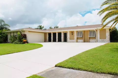 2902 SE Pine Valley St, Port Saint Lucie, FL 34952