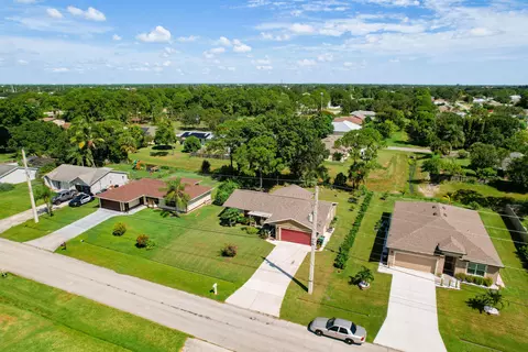 627 SW Todd Ave, Port Saint Lucie, FL 34983