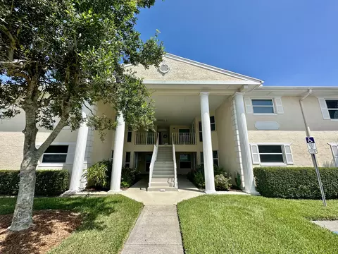 600 E Lake Jasmine Cir #203, Vero Beach, FL 32962