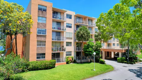 500 Executive Center Dr #5M, West Palm Beach, FL 33401