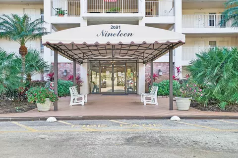 2691 S Course Dr #303, Pompano Beach, FL 33069