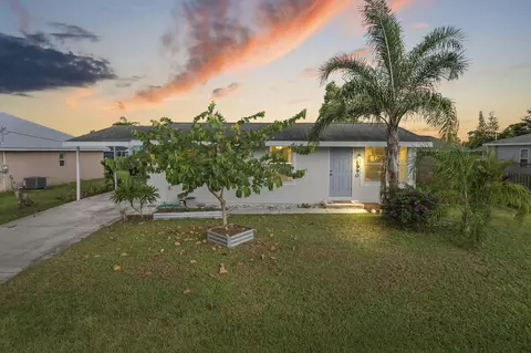 1990 SE Carvalho St, Port Saint Lucie, FL 34984