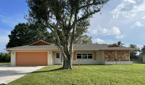 1105 Heron Ave, Fort Pierce, FL 34982
