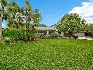 8858 SE Sharon St, Hobe Sound, FL 33455