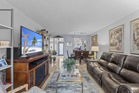 2871 Sunrise Lakes Dr E #206, Sunrise, FL 33322
