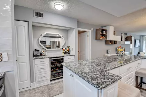 2010 S Federal Hwy #302, Boynton Beach, FL 33435