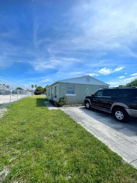 205 NE 9th Ave, Boynton Beach, FL 33435