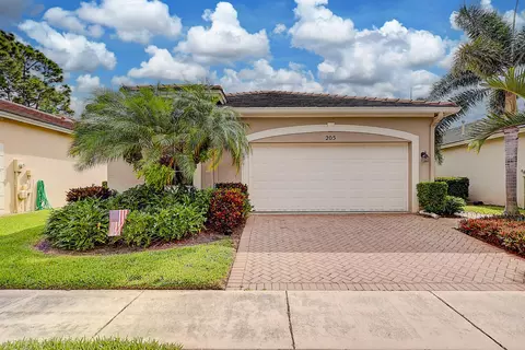 205 SW Deleon Springs Dr, Port Saint Lucie, FL 34986