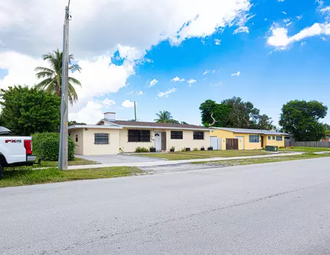 41 NE 195th St, Miami, FL 33179