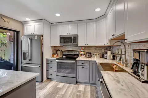 2242 NW 39th Ave, Coconut Creek, FL 33066