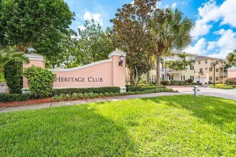 1023 W Heritage Club Cir, Delray Beach, FL 33483