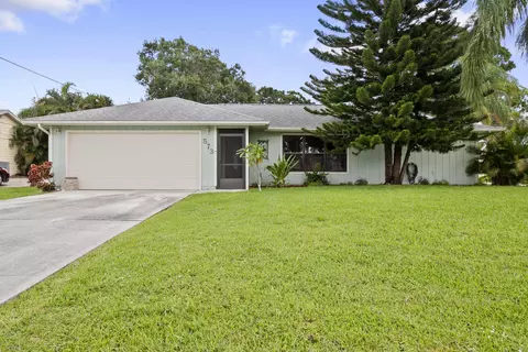 573 SW Aster Rd, Port Saint Lucie, FL 34953