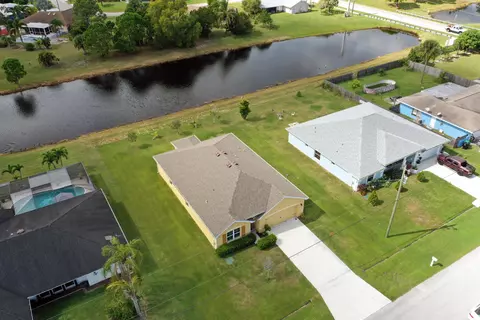 2126 SE Camden St, Port Saint Lucie, FL 34952