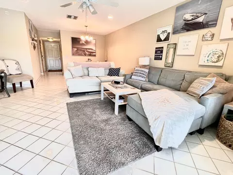 4266 Deste Ct #307, Lake Worth, FL 33467