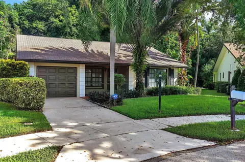 2735 Azalea Ct, Delray Beach, FL 33445