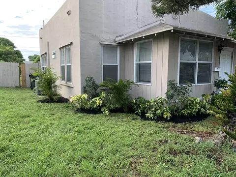 1009 S F St, Lake Worth, FL 33460