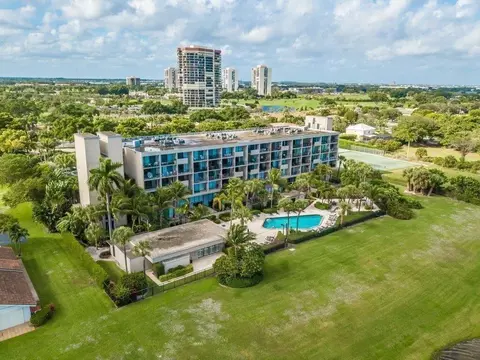 1830 Embassy Dr #412, West Palm Beach, FL 33401