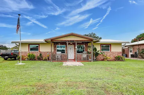 2119 SE Madison St, Stuart, FL 34997 photo 1