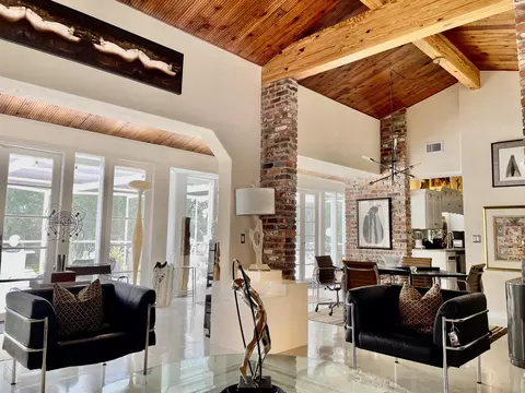 304 N Country Club Dr, Atlantis, FL 33462