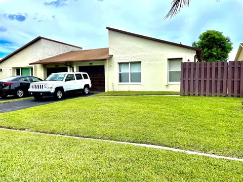 5421 Mirror Lakes Blvd, Boynton Beach, FL 33472