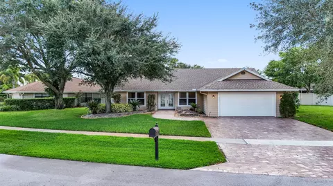 14120 Tecoma Dr, Wellington, FL 33414