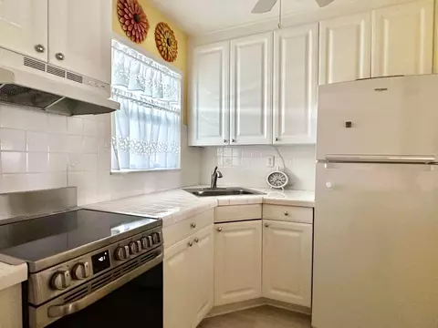 1114 Lake Ter #207, Boynton Beach, FL 33426