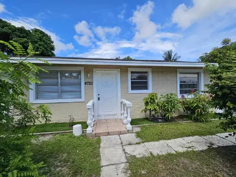 4725 Gladiator Cir, Greenacres, FL 33463
