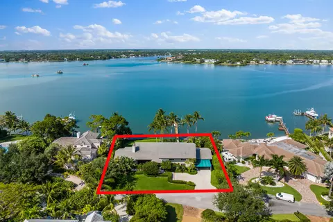 15 Bay Harbor Rd, Tequesta, FL 33469