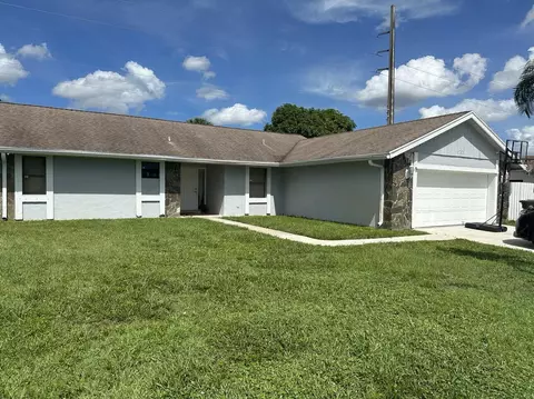 5299 Woodstone Cir, Lake Worth, FL 33463