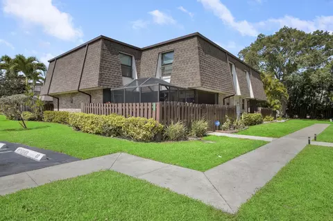 2551 NW 99th Ave, Coral Springs, FL 33065