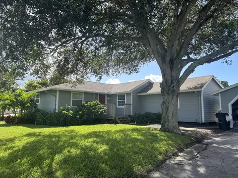 5048 SE Alicia St, Stuart, FL 34997