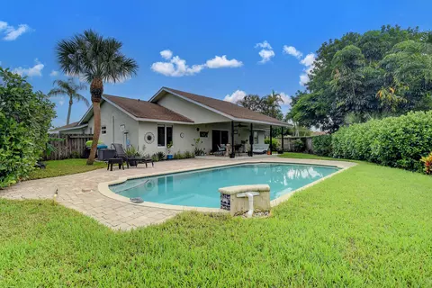 23 Las Flores, Boynton Beach, FL 33426