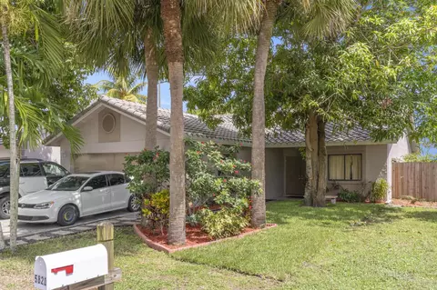 5820 Strawberry Lakes Cir, Lake Worth, FL 33463