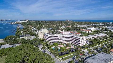 315 S Lake Dr #2D, Palm Beach, FL 33480