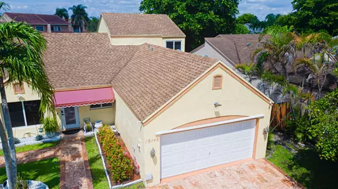 19146 NW 81 Pl, Hialeah, FL 33015