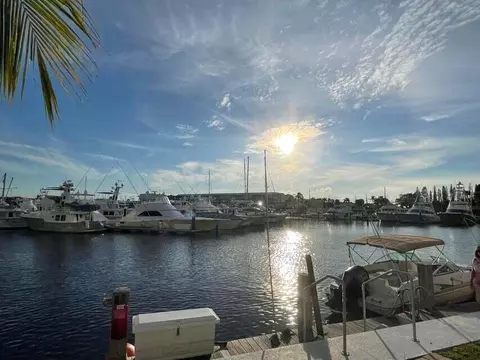 29 Yacht Club Dr #208, North Palm Beach, FL 33408