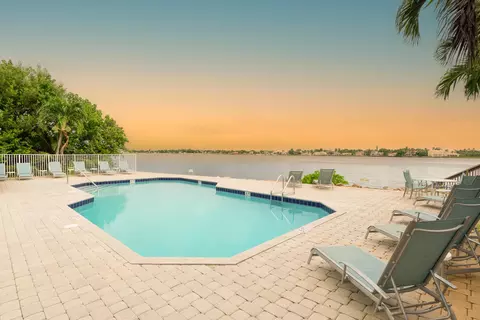 147 Barefoot Cv, Hypoluxo, FL 33462
