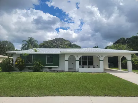 224 NE Solida Dr, Port Saint Lucie, FL 34983