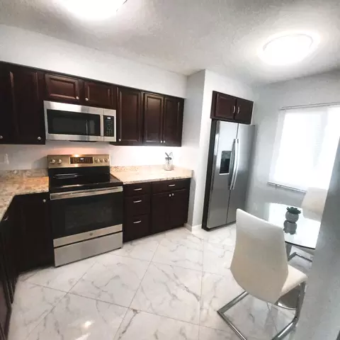 7240 Huntington Ln #207, Delray Beach, FL 33446
