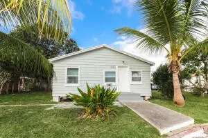 3633 President Barack Obama Hwy, Riviera Beach, FL 33404